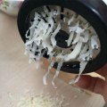 Pikkukuva 2 / 5: Ammattimainen 2-in-1-juustoraastin juustomyllyyn