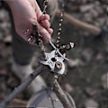Miniatyrbilde 3 av 5: Camping Tripod Board Tilbehør Gjør Grener om til Bål Tripod for Matlaging Bærbart Campingutstyr for Reise Utendørs