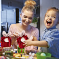 Miniatyrbild 4 av 5: 3 st små presentpåsar, påskhareöron presentpåse, dragsko väska sammet