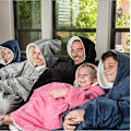 Miniatyrbillede 2 af 4: Oversized Flannel Sherpa Wearable Blanket, Set på Shark Tank Hoodies Blanket, One Size Fits All. Pink. Pink