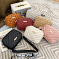 Miniatyrbild 3 av 4: Dam syntetiskt läder crossbody väska, lyxig designer'