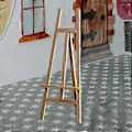 Miniatyrbild 5 av 5: Trä Staffli, Miniatyr Dockhus Tillbehör, Display Staffli Stativ, Tillbehör Simuleringsleksak, Balkong 1/12 Dockhus Miniatyr Staffli (Stil C)