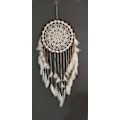 Miniatyrbillede 1 af 5: Stor Boho Dreamcatcher Hvid Fjer og Perler Vægophæng Vin