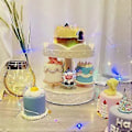 Miniatyrbillede 4 af 5: Iøjnefaldende Automatisk Roterende Dessert Vitrineskab Dobbelt Lag Swing Bakke Maskine Plastmateriale Fantastisk til Kage Dessert B