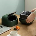 Pikkukuva 4 / 5: Kodin päivittäiset tarpeet Yöpöytä Pöytätietokone Mini Roskakori Katso Söpö Piirrosanimaatio Voi Nähdä Makuuhuoneen kalusteet (Väri: Keltainen)
