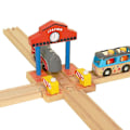 Miniatyrbillede 4 af 5: Hhcx-bøg trætogbanedele Vejspærring Tankstation Træskinner Tilbehør Passer til træjernbaneskinner Red legetøj til børn Ny Red RailWay Bridge
