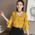 Miniatyrbilde 3 av 5: Blomsterskjorte for kvinner Liten V-hals Damebluser Koreansk Søt Blomstret Ruffled Butterfly Arm Chiffon Topper M Blå M Blue