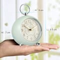 Miniatyrbillede 2 af 5: Lydløse sengeure Batteridrevne ikke-tikkende skrivebordsur Analogt vækkeur Retro vækkeur i soveværelset Green