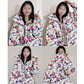 Pikkukuva 3 / 3: Print vedenpitävä leipäuntuvatakki Fleece Trend White M