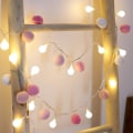 Miniatyrbild 4 av 4: Batteridrivna LED-slingor, klotformade pompombollar jul inomhus (rosa) Rosa Pink