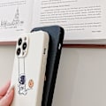 Miniatyrbillede 2 af 5: For Iphone 13 Söt Fodral, Cool Cartoon Swing Astronaut Planet Moon Design Snygg blød Tpu Bumper Stötsäker Anti-halk Protector Case (iphone 13, Vit