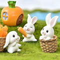 Pikkukuva 3 / 5: Sarjakuvapupun miniatyyrikoristeet, kanin puutarhakasvien hartsitarvikkeet 5 Squint Rabbit No. 6