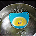 Miniatyrbild 5 av 5: Silikonäggkokare Koppar Set Om 6 För Perfekta Pocherade Ägg