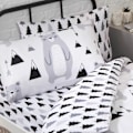 Miniatyrbild 2 av 2: Bedding & Beyond Scandi Bear Forest Lakanset Enkelsäng Svart/Vit/Grå Black/White/Grey Single
