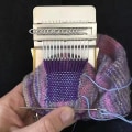 Miniatyrbilde 4 av 4: Liten Vev Veveredskap Unik Tre Stoppemaskin Mini Vev for DIY Håndarbeidskurs Pine 12-pin