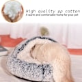 Miniatyrbilde 3 av 5: Myk Plysj Beroligende Seng for Hunder Under 10kg, Vaskbar Anti-Angst Hundeseng for Små og Mellomstore Hunder, Myk Varm Innendørs Donut Seng (65cm, Grå)