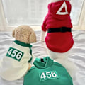 Miniatyrbillede 1 af 5: Kæledyr Squid Game Kat Hund Hættetrøje Varmt Kostume Tøj Triangle red M