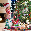 Miniatyrbilde 2 av 5: Rødt juletre skjørt - Plysj pels julepynt hvit