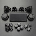 Miniatyrbild 5 av 5: Yuxi komplett set joysticks dpad r1 l1 r2 l2 riktningsknapp abxy knappar jds 040 jds-040 Kompatibel med Sony PS4 Pro Slim-handkontroll New red