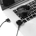 Miniatyrbilde 3 av 5: Smartklokke ladekabel for Polar Ignite, lengde: 1m (svart)
