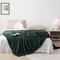 Miniatyrbilde 4 av 4: Fleecepledd 127 x 152 cm for Sofa, Seng, Supermyk og Koselig Plysj Mikrofiber Flanellpledd med 3D-Striper Lettvektig for green