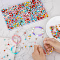 Miniatyrbillede 7 af 7: 1820 stk. Bogstavperler til armbånd, 28 stilarter Alfabetperler Farverige hjerteperler til armbånd og smykkefremstilling (4x7 mm, farverige og guld) Colorful