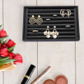 Miniatyrbillede 4 af 4: 7 Slots Ringe Øreringe Bakker Showcase Display Smykke Organizer (PU Læder)