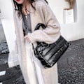 Miniatyrbillede 3 af 5: Retro Crossbody Taske Solid Farve Polstret Skuldertaske Nylon Quiltet Håndtaske Sort