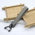 Miniatyrbillede 3 af 4: Mikrofiber Læder Bil Nøglering, Universal Nøgleholder Læder Nøglering Holder med 2 Nøgleringe og 1 Skruetrækker til Mænd og