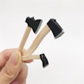 Miniatyrbilde 4 av 5: Miniatyrhusmøbler Falsk Mini Øks Hacke Miniature Mini Treøks Dukkehustomøbler Hacke 7X5.8cm