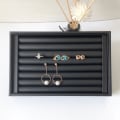Miniatyrbillede 1 af 4: 7 Slots Ringe Øreringe Bakker Showcase Display Smykke Organizer (PU Læder)