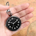 Miniatyrbillede 2 af 5: Minimalistisk Ultra Tynd Åben Ansigt Quartz Lommeur med Nøglespænde Unisex Bærbar Unisex Lommeur