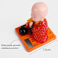 Miniatyrbild 7 av 8: e Bilprydnad Solar Shake Head Little Monk Good Fortune Car Re Maitreya Buddha (red)
