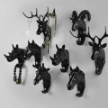 Miniatyrbild 3 av 5: Amerikansk svart elefant väggdekoration krok djurhuvud harts sömlös klädkrok spik installation