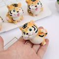 Pikkukuva 4 / 4: 3 kpl Sarjakuva Tiger Animal Shape Funny Expression Doll Keltainen