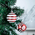 Miniatyrbilde 2 av 5: 24 stk 60 mm røde og hvite tradisjonelle julekuler, uknuselige julekuler for juletredekorasjon