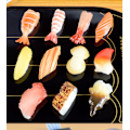 Miniatyrbilde 2 av 3: Simulering av små sushi rekvisitter modell simulering japansk stil risballer laks sushi leker (to konge laks sushi),