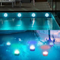 Miniatyrbillede 2 af 5: Vandtætte flerfarvede LED-lys med 1 fjernbetjening til swimmingpooldam Akvariebadekar 9*4,5 cm 2 stk.