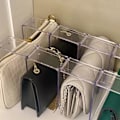 Miniatyrbillede 4 af 5: Transparent Håndtaske Organizer: 3-Seksjons Mini Pung Hylde til Soveværelse Opbevaringsstativ