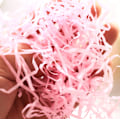 Pikkukuva 2 / 5: Silputtu pehmopaperi, Raffia Hamper Shred Gift Filling Red 100g