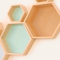 Miniatyrbild 4 av 5: Vägghylla i massivt trä Displayhylla Hexagonal honeycomb-hylla (liten, gul)