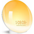 Miniatyrbilde 2 av 5: Analog vekkerklokke ved solnedgang med elektronisk LED-radiovekkerklokke, egnet for nattbordslampe om morgenen