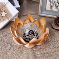 Miniatyrbilde 2 av 5: Gylne gule kronblader varme gule lys lampe perler solcellelampe kreativ crack ball gylden lotus begravet lampe lotus form, f