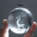 Miniatyrbilde 2 av 5: 70 mm/2,75"; 3D-laserkrystallkule med julehjort og snøflakfigur for dekorasjon av hjemmet