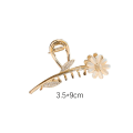 Pikkukuva 2 / 5: Elegantti kultainen daisy-klipsi, jossa strassit takana