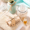 Miniatyrbillede 3 af 5: Brune kraftpapir etiketter 9 x 4cm med jute snor til bryllup, Valentinsdag, fødselsdag, jul 100pcs