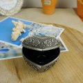 Miniatyrbilde 5 av 5: Rosa hjerteformet smykkeskrin i metall - Smykkeskrin