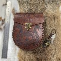 Pikkukuva 5 / 5: Norse-kuvioitu vyölaukku, retro keskiaikainen keinonahkainen sivulaukku