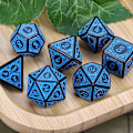 Miniatyrbillede 4 af 5: DND Polyhedral Terning Sæt til Dungeons and Dragons RPG MTG Rollespil Bordspil - med 1 Terningpose (Blå Graverede Terninger)
