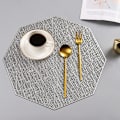 Miniatyrbillede 1 af 5: 6 stk. Ottekantede Sølv Dugunderlag Hule Ud Mat Vinyl Skridsikker Varmeisolering Køkken Bordunderlag